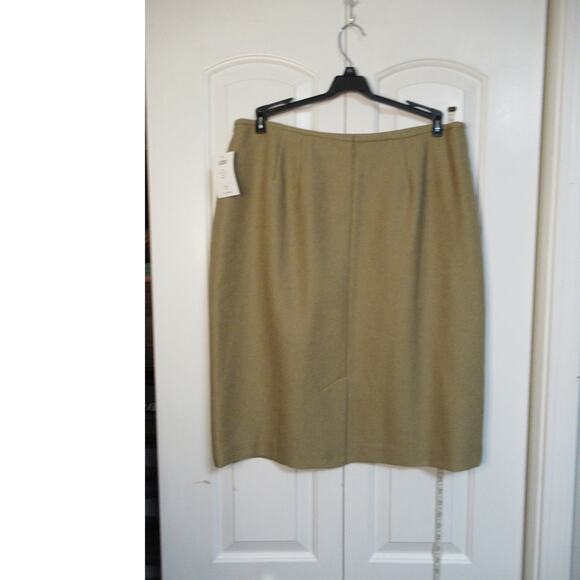NWT Larry Levine Classics tan pencil skirt - Picture 2 of 3